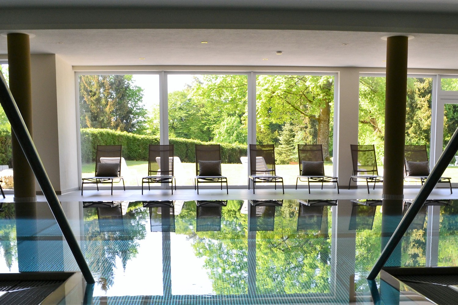 Indoor-Schwimmbecken Badeteich Hotel Veldensteiner Forst